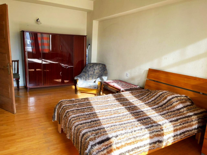 ბინა ვაკის პარკთან