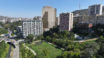ბინა ატენზე
