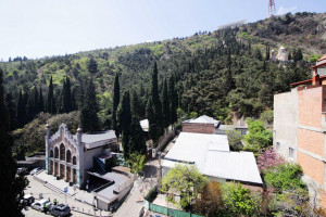 ოფისი მთაწმინდაზე