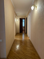 იყიდება 4  ოთახიანი ბინა საბურთალოზე