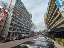 ბინა ვაკის პარკთან