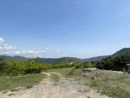 იყიდება მიწის ნაკვეთი შიო მღვიმეს გზაზე მცხეთაში