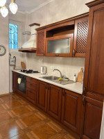 იყიდება 4  ოთახიანი ბინა საბურთალოზე