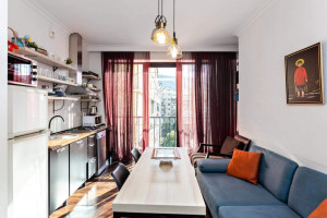 იყიდება ახალი აშენებული ბინა მთაწმინდაზე, ფიქრის გორაზე