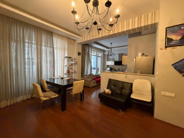 ბინა მრგვალ ბაღთან